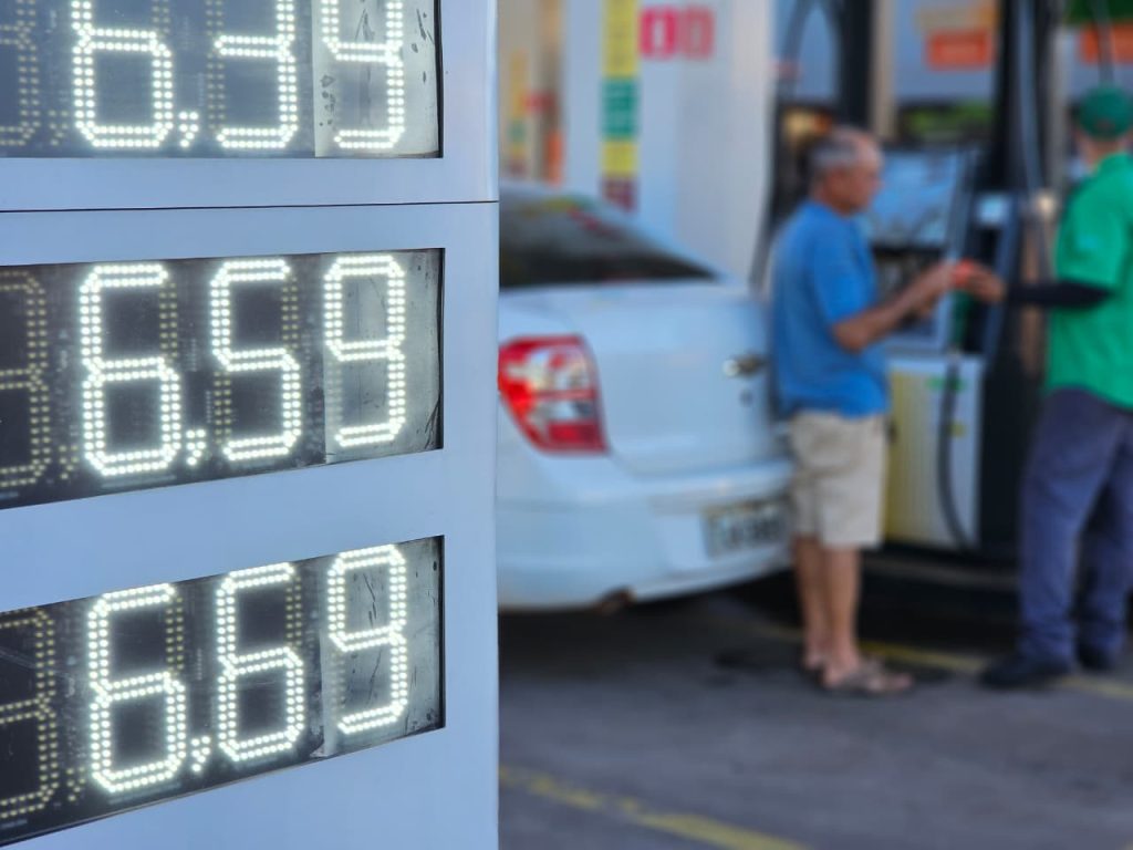 Abastecimento-em-Posto-Foto-Kleber-Clajus