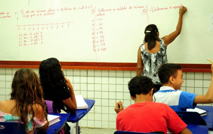 SENADO FEDERAL APROVA NOVO PISO DOS PROFESSORES DE R$ 5,1 MIL PARA 2026