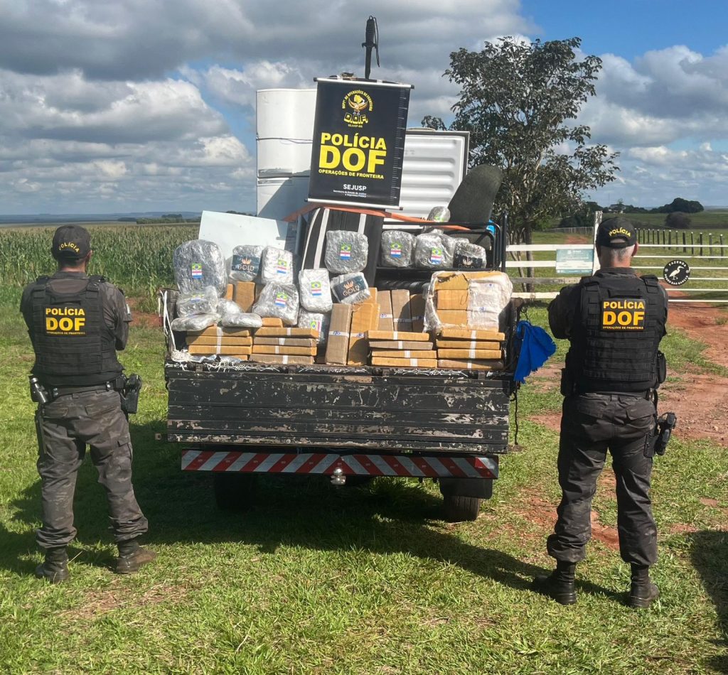 DOF APREENDE MAIS DE MEIA TONELADA DE DROGAS ESCONDIDAS EM MUDANÇA