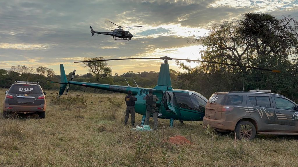 DOF E CGPA INTERCEPTAM HELICÓPTERO COM QUASE 350 QUILOS DE COCAÍNA EM CAMPO GRANDE